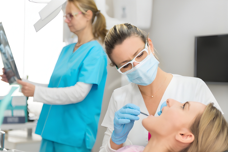 How a Family Dentist Can Help with Your Child’s Oral Development